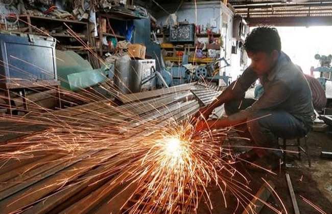 देश का औद्योगिक उत्पादन नवंबर 2023 में 2.4 फीसदी बढ़ा