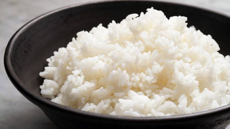 चावल खाने के बाद कभी न करे ये काम वरना हो सकती है तबियत खराब