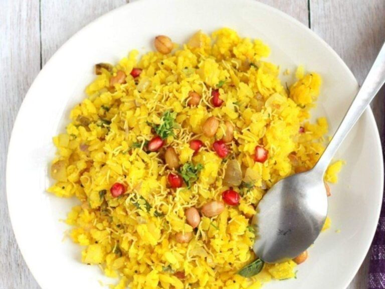 Potato Poha Recipe: इस आसान रेसिपी से घर पर बनाएं आलू पोहा, खाने में लगेगा स्वादिष्ट