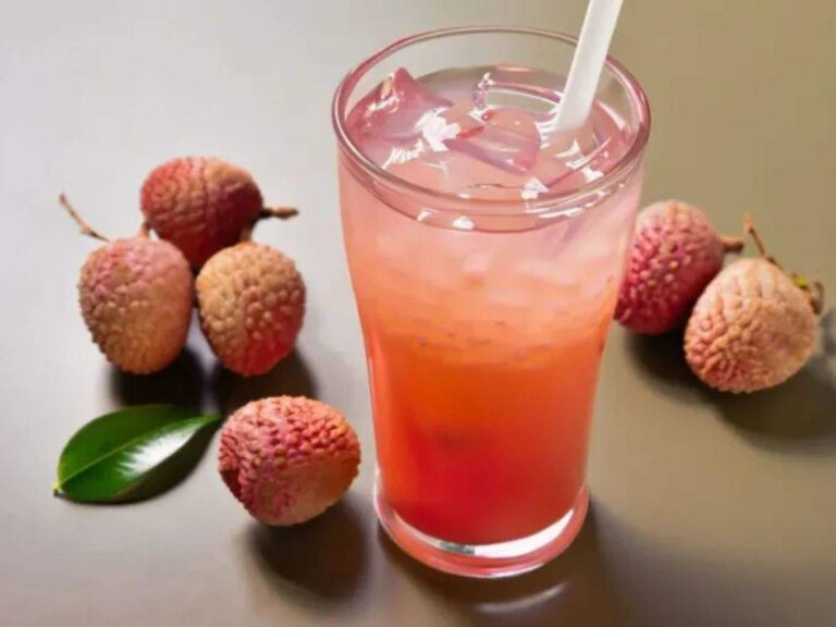 Lychee Drink: घर बैठे तुरंत बनाएं लीची से ये स्वादिष्ट ड्रिंक, आपके शरीर को मिलेंगे ये खास फायदे