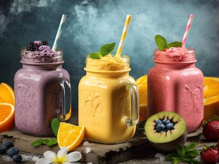 Smoothie Recipe: गर्मियों में हाइड्रेटेड और तरोताजा रहने के लिए घर पर बनाएं ये तीन तरह के स्मूदी, जानिए रेसिपी