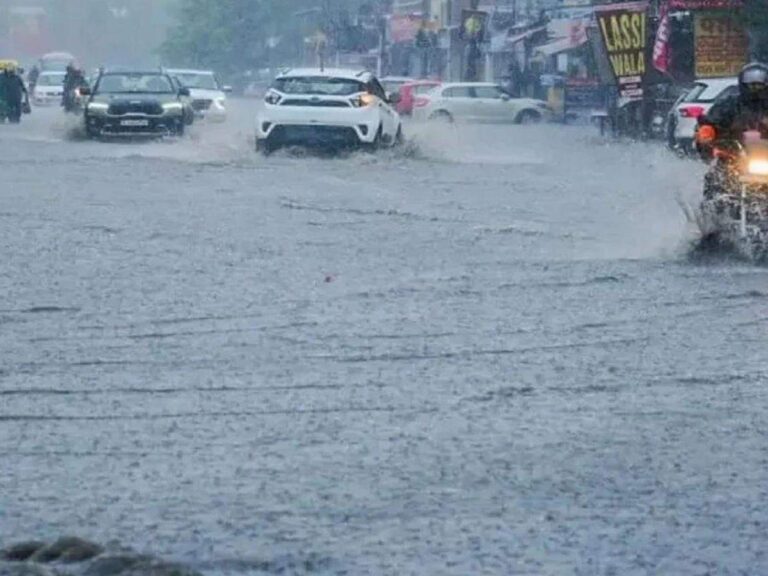 Weather Today: आज सोमवार को मौसम फिर बदला, कुछ हिस्सों में बारिश तो कुछ जगहों पर चलेगी लू