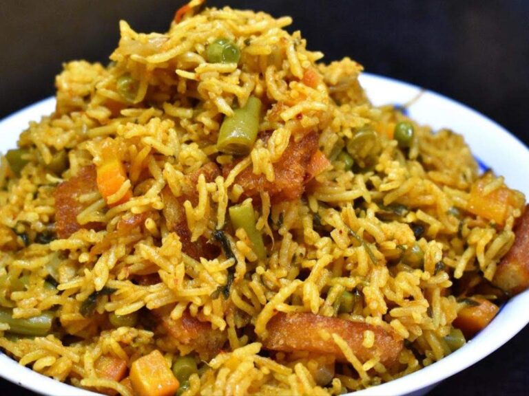 Bread Pulao Recipe: कभी घर पर बनाएं टेस्टी ब्रेड पुलाव, इस रेसिपी के साथ झटपट बनकर होंगे तैयार