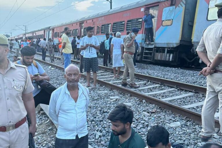 Cancelled Train List: साबरमती एक्स्प्रेस रेल हादसे के बाद ये ट्रेने रद्द, कई ट्रेनों के रूट बदले